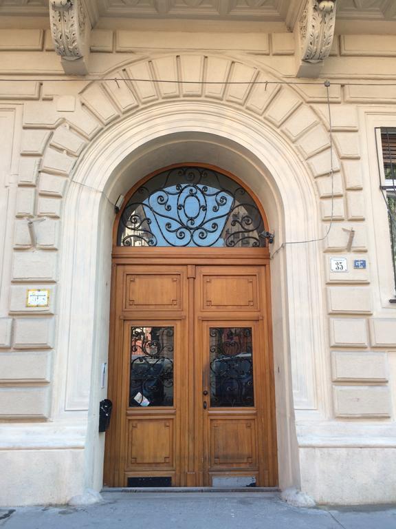 Apartment Near The Heroes Square Budapest Exterior foto