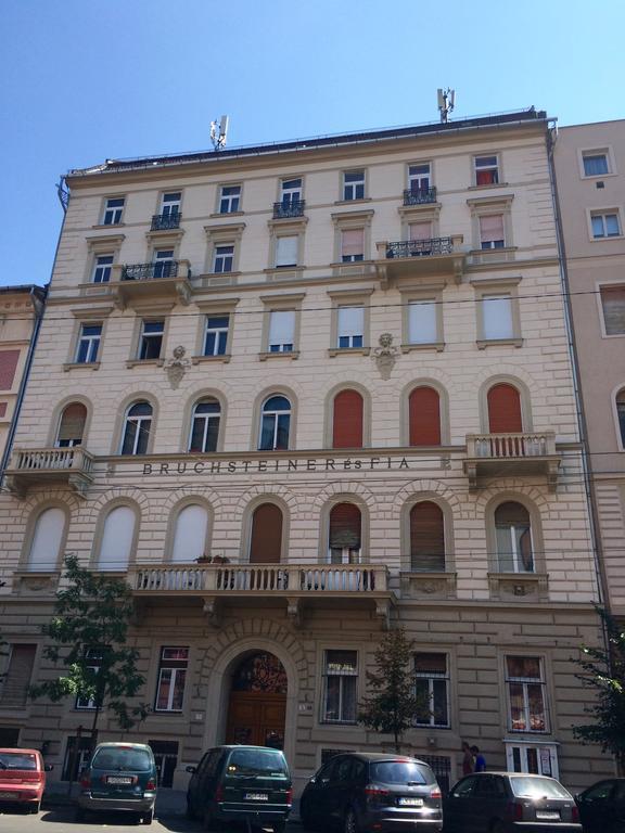 Apartment Near The Heroes Square Budapest Exterior foto