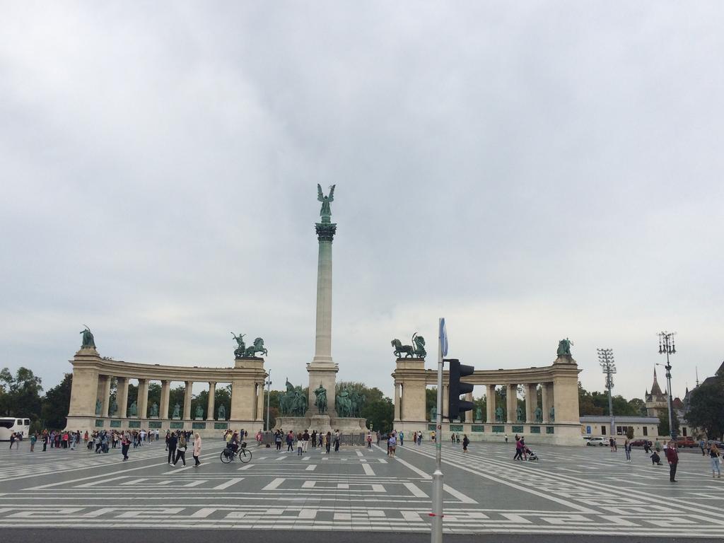 Apartment Near The Heroes Square Budapest Exterior foto