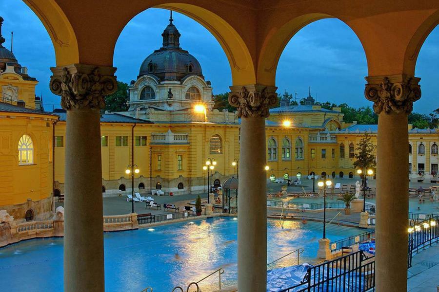 Apartment Near The Heroes Square Budapest Exterior foto